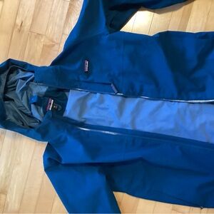 Patagonia Deep Teal Blue 3 in 1 Raincoat/reversible coat youth size 16